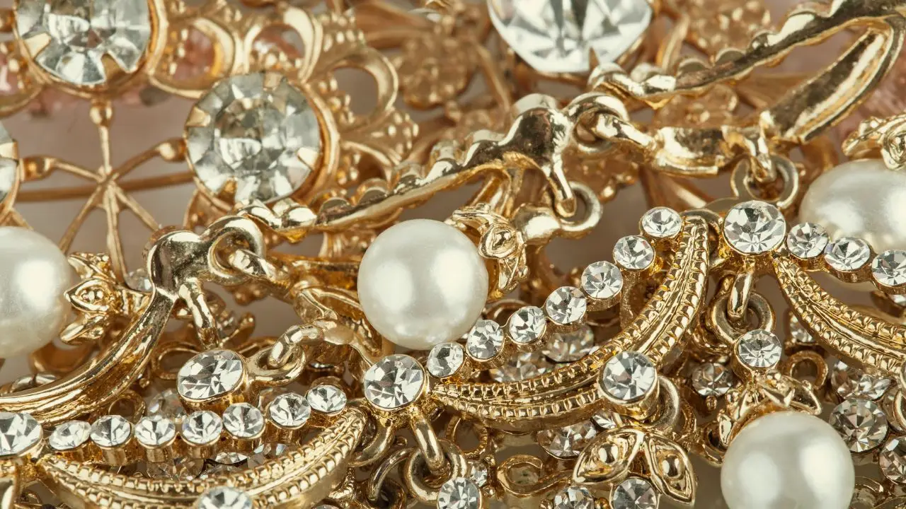 Il trucco rapido per distinguere l’oro 18 carati dal 24 carati ed evitare fregature